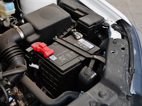 吉利汽车蓄电池怎么样-吉利金刚汽车显示一个