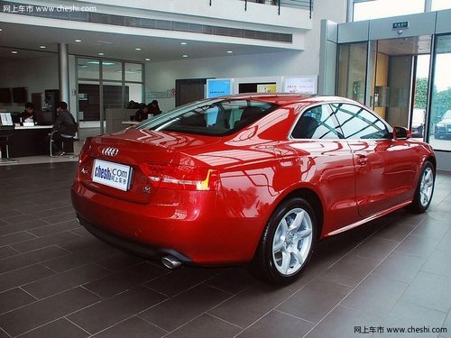 奥迪A5白色店内现车销售 赠送3000礼包