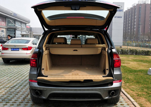 2012款宝马X5仅需82万  天津现车颜色全