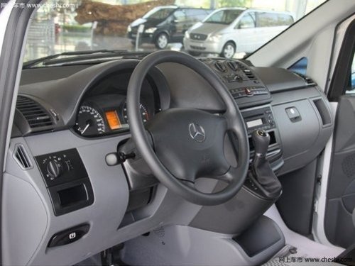 戴姆勒奔驰威霆