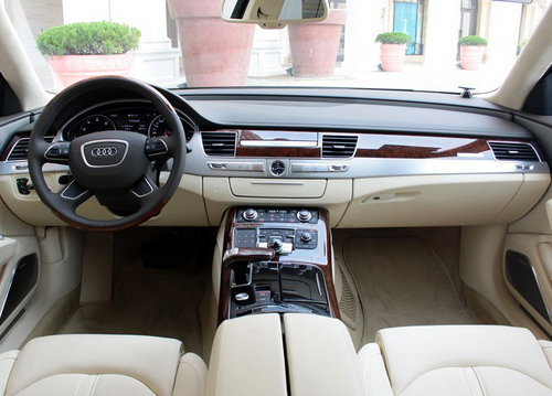 2012新款奥迪A8L黑色现车 天津价格最低