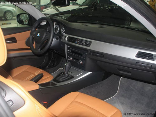 宝马3系320i深圳优惠8.8万元  少量现车