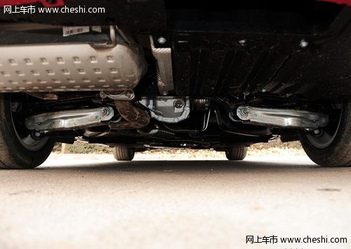 宝马3系 底盘局部特写