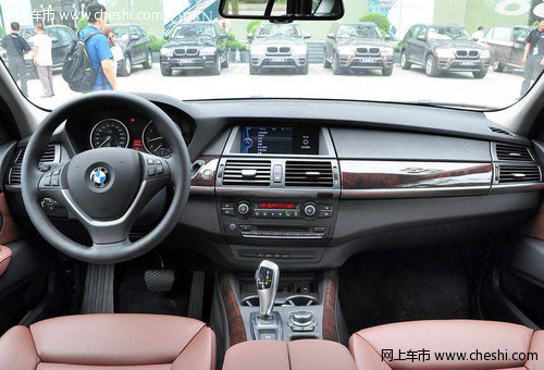 2012款宝马X5  天津现车商家促销74.8万