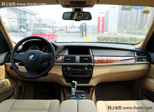 2012款宝马X5美规  天津现车74.8万酬宾