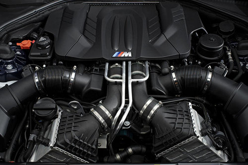 宝马M6轿跑/敞篷官图 搭4.4升双涡轮引擎