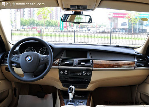 宝马X5美规版  天津中配现车82万颜色全