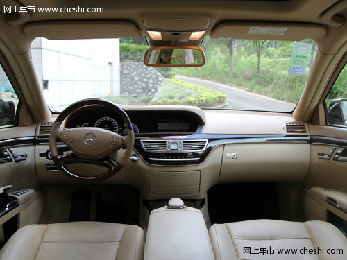 进口奔驰S300  天津港现车最高优惠25万