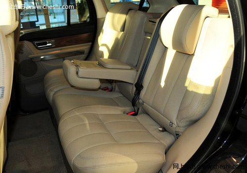 路虎揽胜运动版3.0T  天津现车颜色齐全