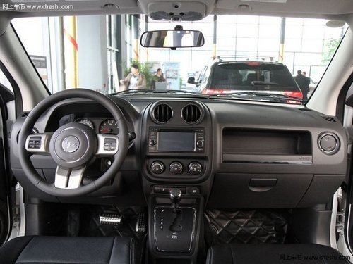 2012款Jeep®指南者力美现车优惠送Gucci