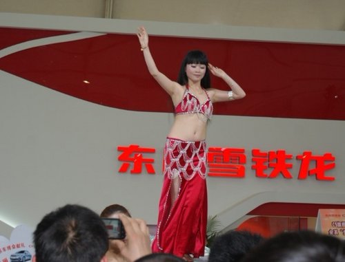 网上车市带你看温州国际车展美女车模