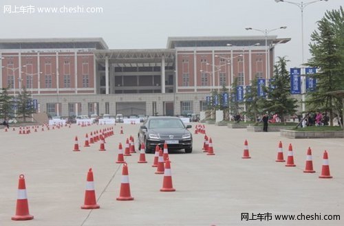 2012全新辉腾对比试驾会 郑州圆满落幕