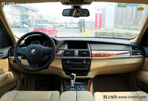 2012款宝马X5现车颜色全  天津68万畅销