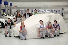 九位大众汽车学徒和一辆高尔夫GTI[图]