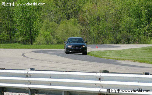 试驾动感车型2013款福特Taurus SHO