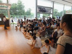 Enen进口现代伴我成长儿童绘画活动日