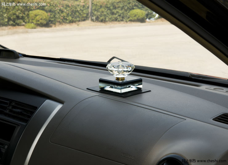 如何挑选车载香水+劣质香水可能会致癌