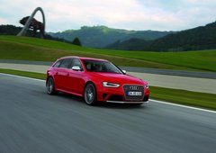 新奥迪RS4 Avant上市 售54万/搭V8引擎