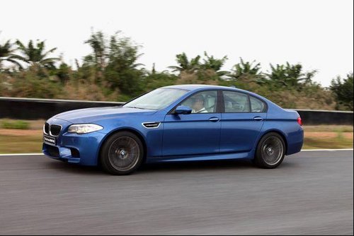 动力输出强劲运动与舒适并存BMW M5车型