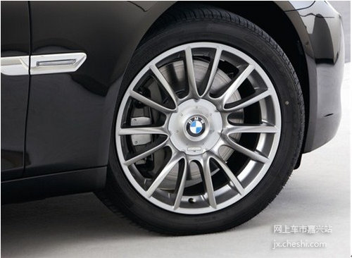 嘉兴宝华与您品鉴BMW7系强劲动力与舒适