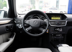 进口奔驰E300  天津黑色现车优惠19万元