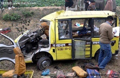 热点看他国 印度校车事故多法律缺执行