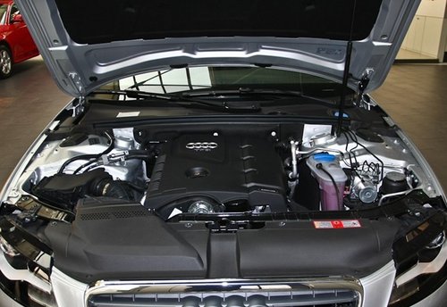 泰安奥迪A4特价车降3万送8000保险礼金