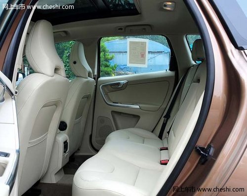 2013新款沃爾沃XC60 現(xiàn)車(chē)最高直降8萬(wàn)元