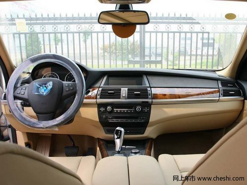新款宝马X6现车充足  天津港回馈价79万