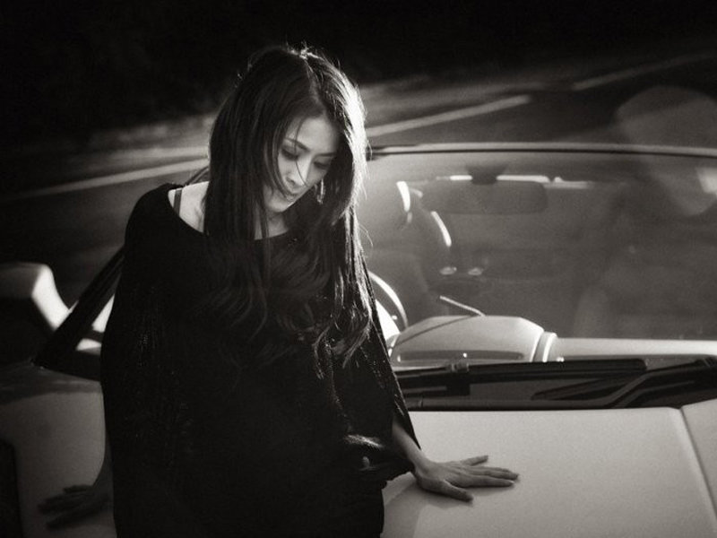 <em>性感</em>长腿<em>美女</em>车模与兰博基尼激情缠绵-广西新