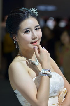 平淡中找亮点 2012广州车展精彩模特秀