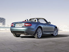 2013款马自达MX-5改款 售价约18万元起