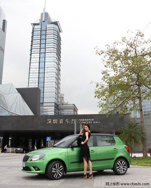 上海大众斯柯达晶锐与美女畅游都市图赏