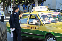 学车费用年后或涨 各地驾校年底前赶考
