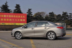对抗“神车”的王牌之作 东风雪铁龙C4L暴力试驾