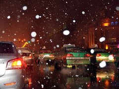 今冬第一场大雪   掩没了地面也掩埋了文明