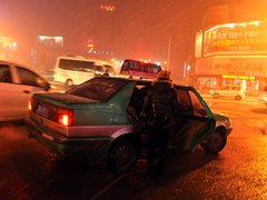 今冬第一场大雪   掩没了地面也掩埋了文明
