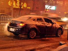 今冬第一场大雪   掩没了地面也掩埋了文明