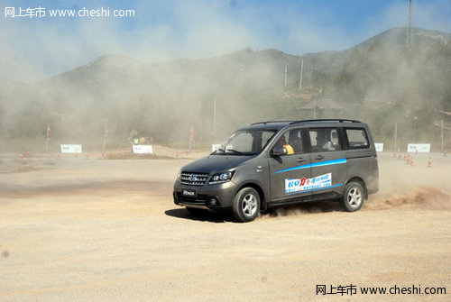 长安欧诺荣膺“2012年度最佳MPV车型”