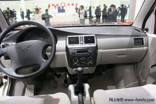 五菱荣光基本型 现仅售4.08万元 现车