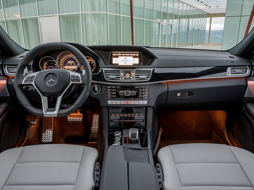 奔驰E63 AMG改款发布 全新引入四驱系统