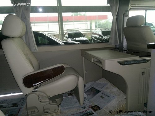进口丰田考斯特12座  航空座椅改装内饰