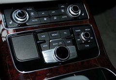 2013款奥迪A8L 舒适型现车最优价80.8万