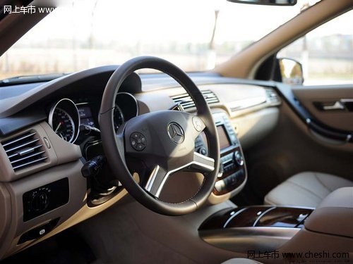 奔驰R350累计优惠14万  急促降当天提车