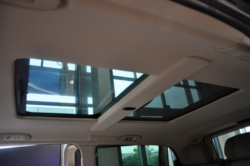 奔驰唯雅诺3.0L上市 售价44.9-56.9万元