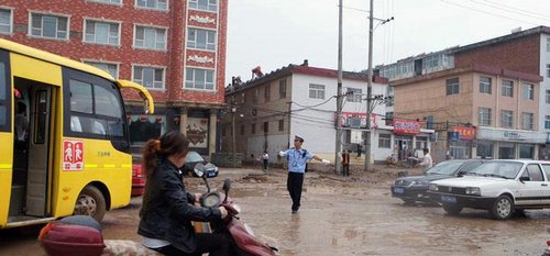 五台县公安交警大队及时启雨天应急预案