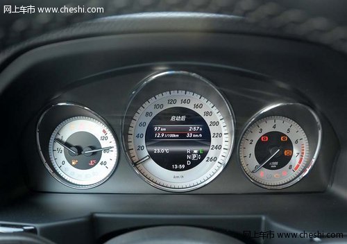 2013款奔驰GLK300 现车底价酬宾优惠3万