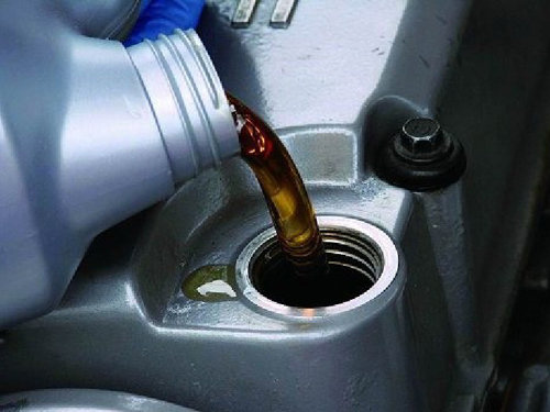 机油添加的技巧 日常使用润滑油-四误区