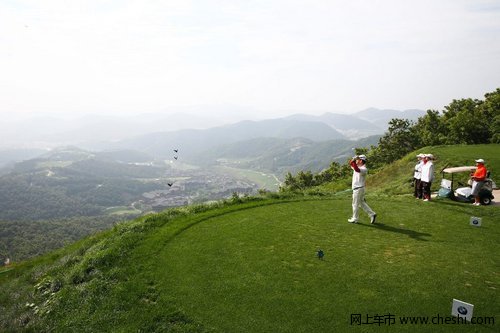 2013年BMW杯国际高尔夫球赛南区东区赛收杆