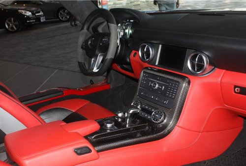 奔驰SLS63 AMG售价196万元 暴力的美学
